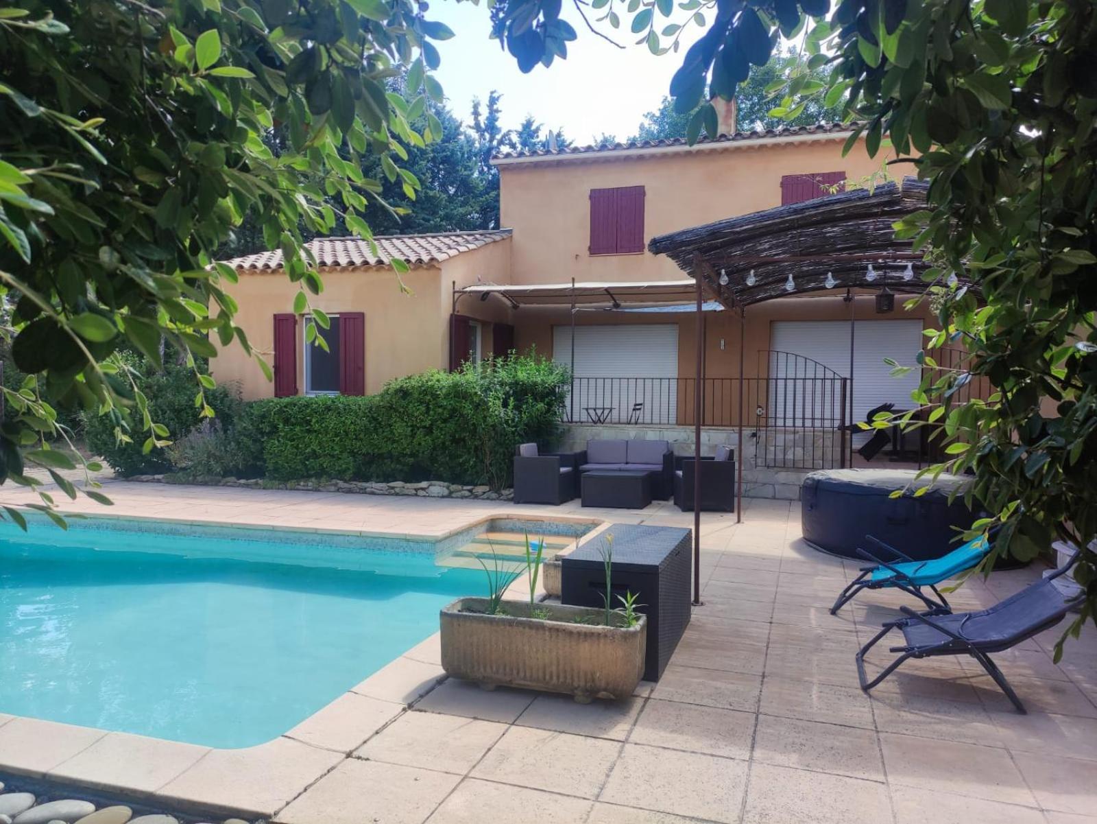 Appartement Studio 25M2 Avec Piscine Et Spa, Proche Iter Et Cadarache à Valensole Extérieur photo